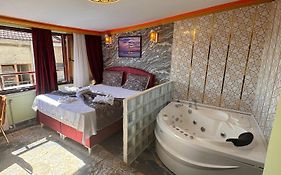 Guer Royal Suit Aparts